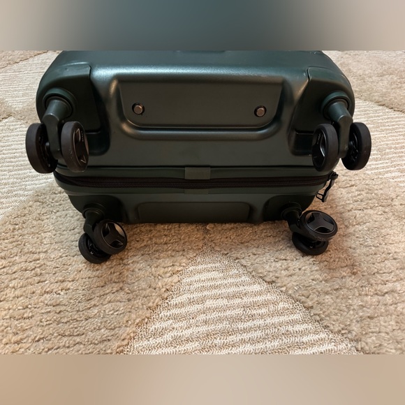 eBag Carry On Hardside Suitcase w/ Front Laptop Pouch - Picture 5 of 9